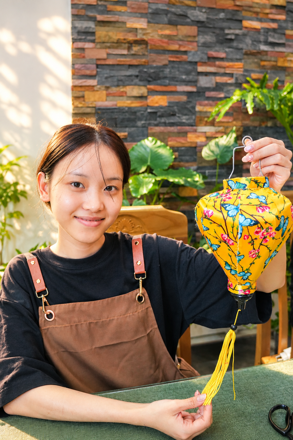 Hoi An lantern making experience at Annie Hoi An