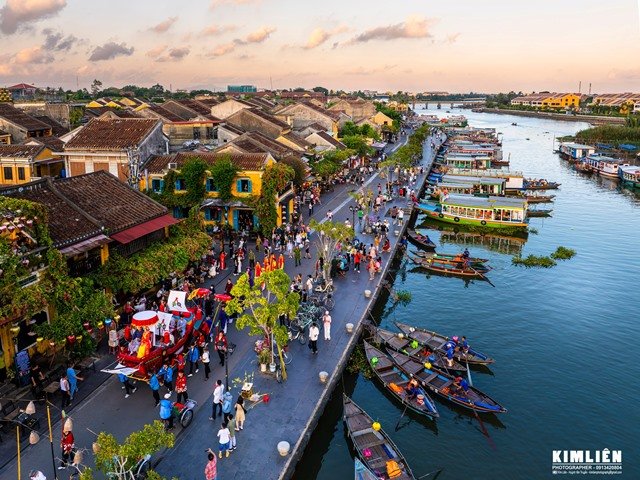 Hoi An Ancient Town streets and traditional architecture